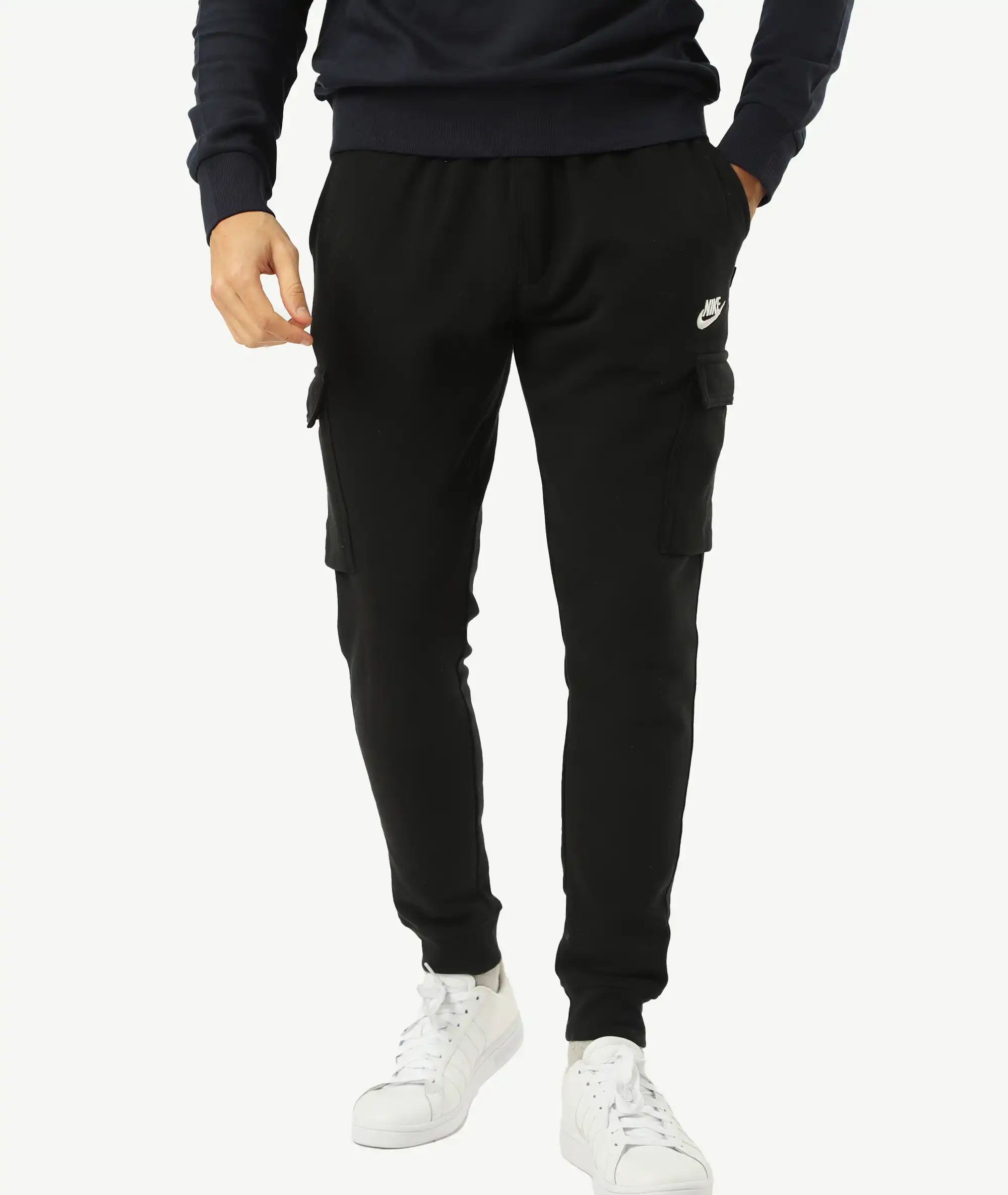 E-186015003-003_A Bas Jogging Nike Dark Club Cargo Athlétique Homme – Image 1