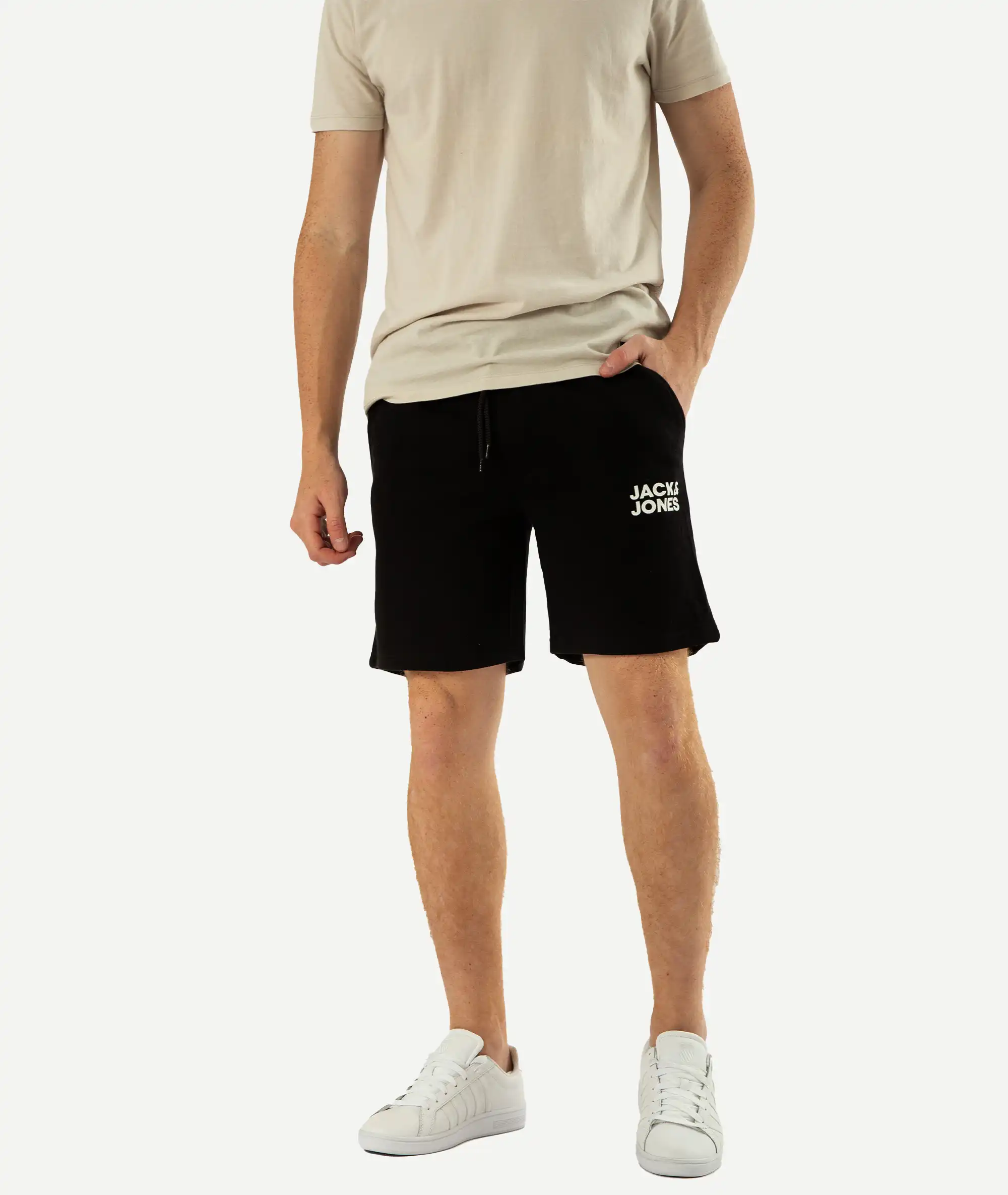 E-140026006-003_A Short Jogging JACK&JONES Noir – Image 1