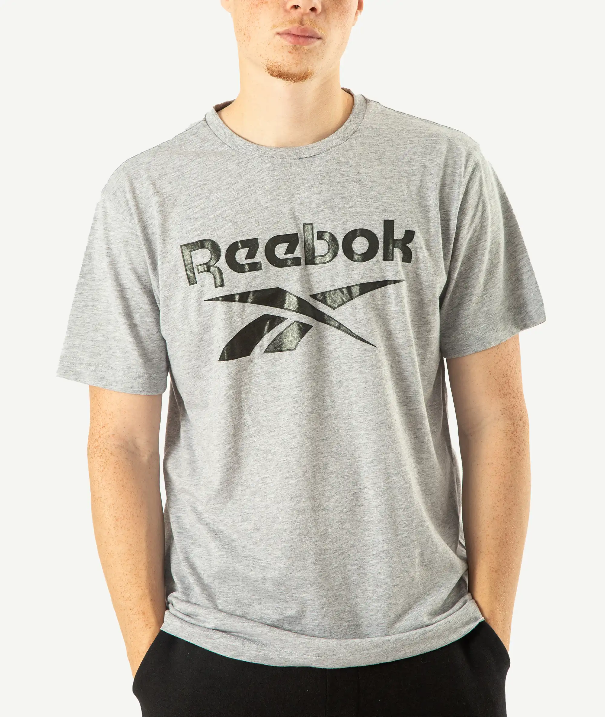E-193034004-008_A T-Shirts REEBOK Pour Homme Gris Chin? – Image 1