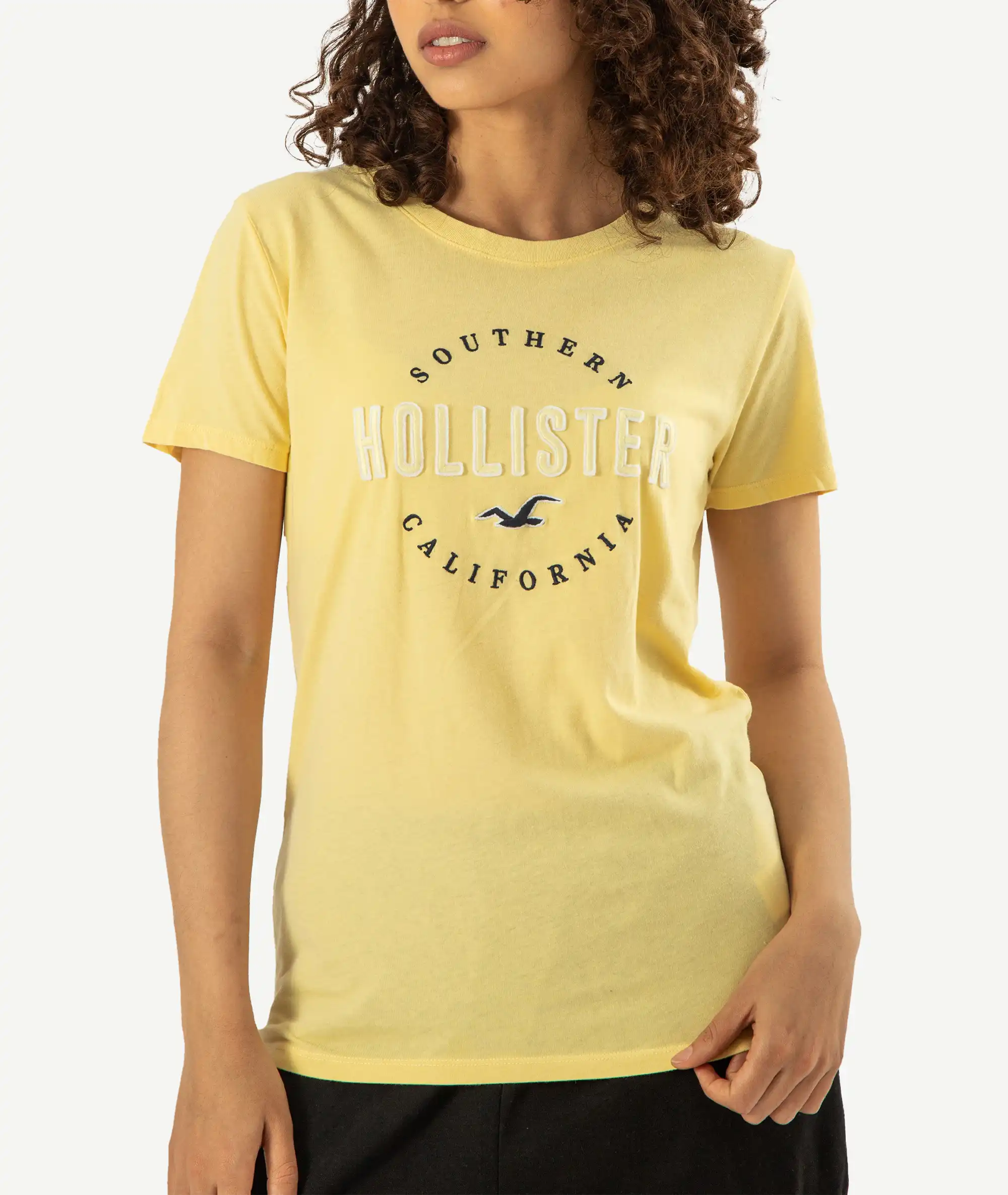 E-214034007-005_A T-Shirts HOLLISTER Pour Femme Jaune – Image 1