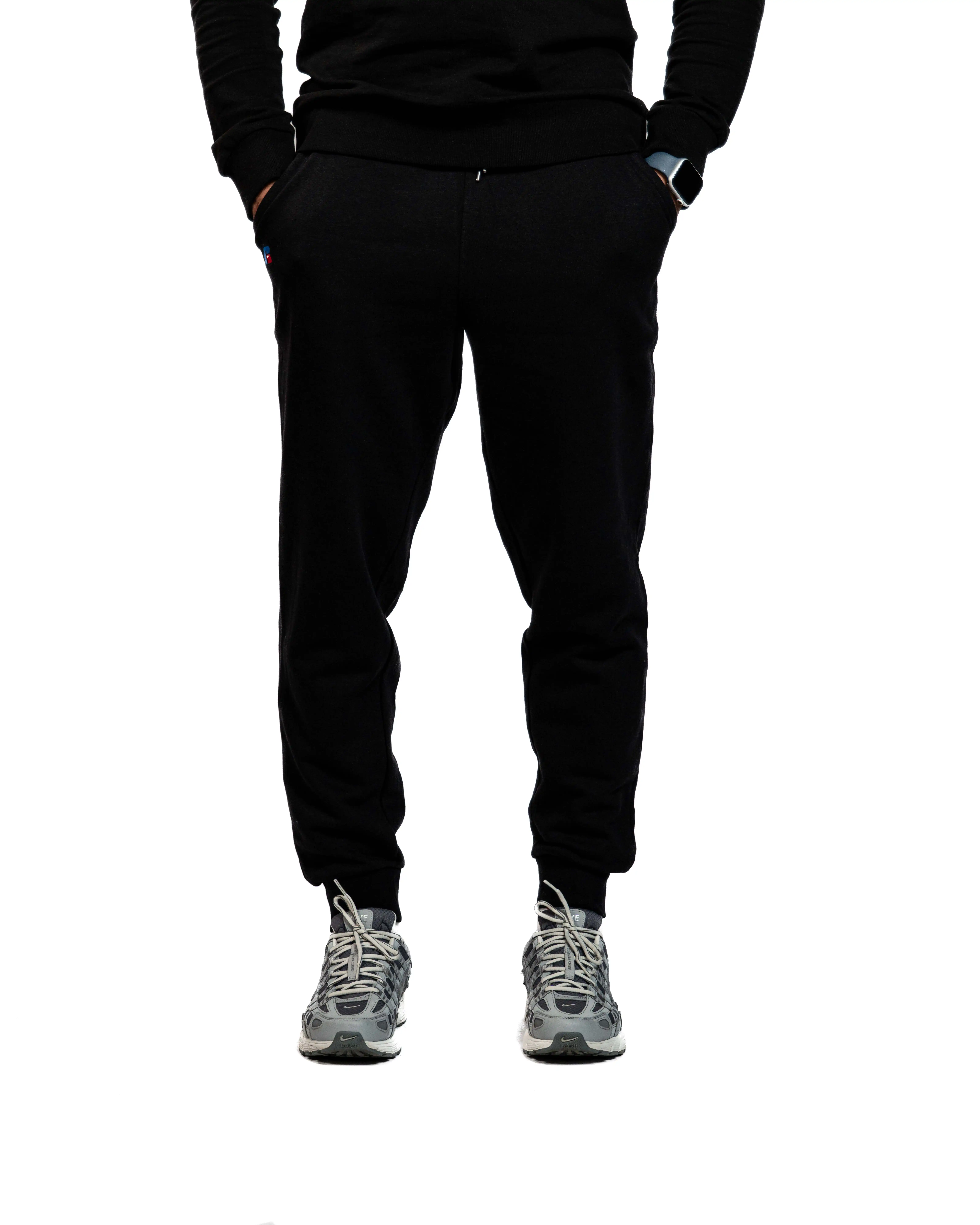 E-208015002-003_A Pantalon Jogging Russel noir – Image 1