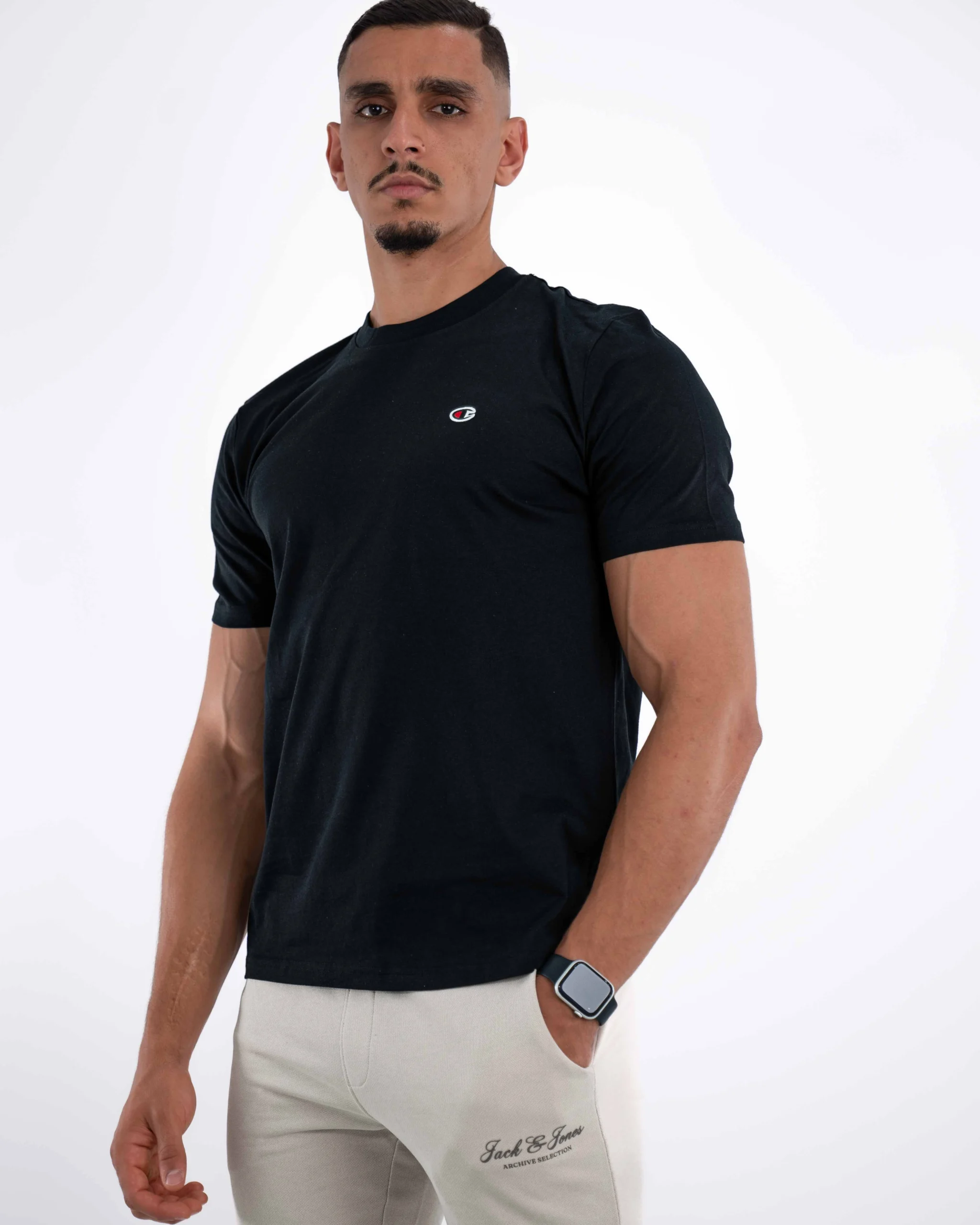 E-115034066-003_A T-Shirt Basique Champion Noir – Image 1